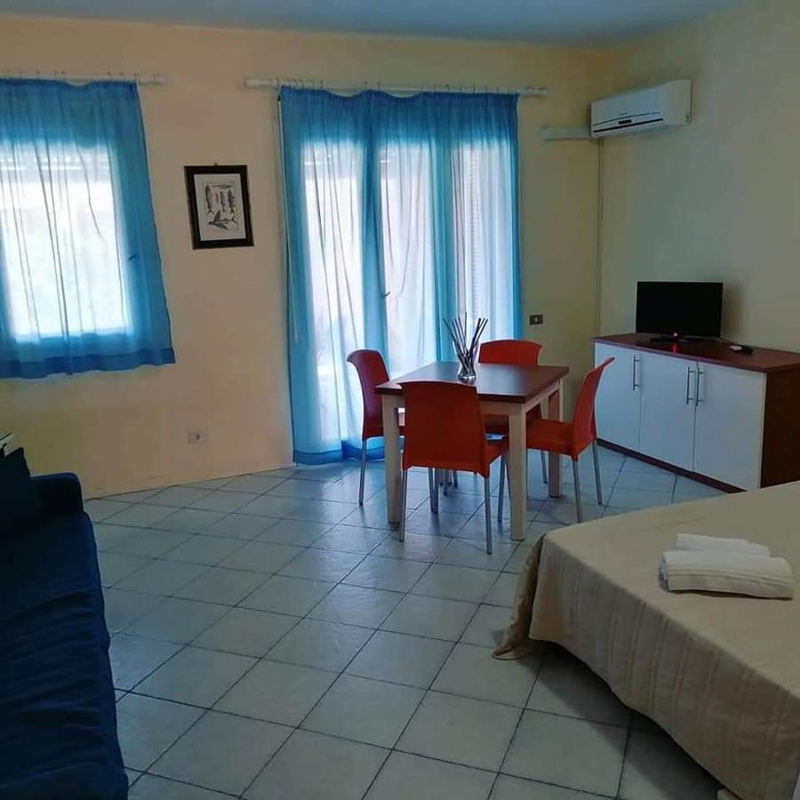 Baia Dei Delfini Aparthotel ฟูร์นารี ภายนอก รูปภาพ