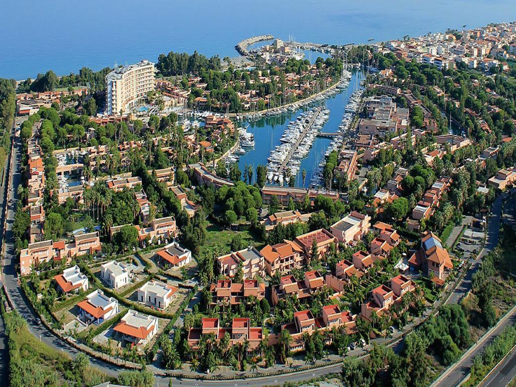 Baia Dei Delfini Aparthotel ฟูร์นารี ภายนอก รูปภาพ