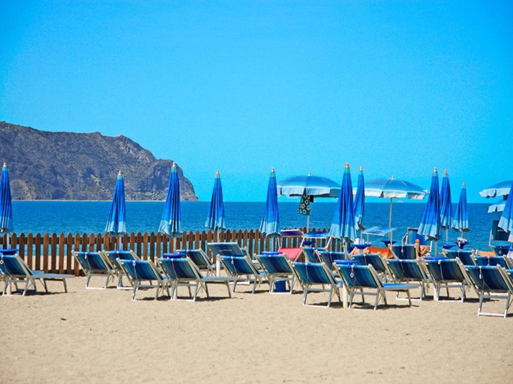 Baia Dei Delfini Aparthotel ฟูร์นารี ภายนอก รูปภาพ