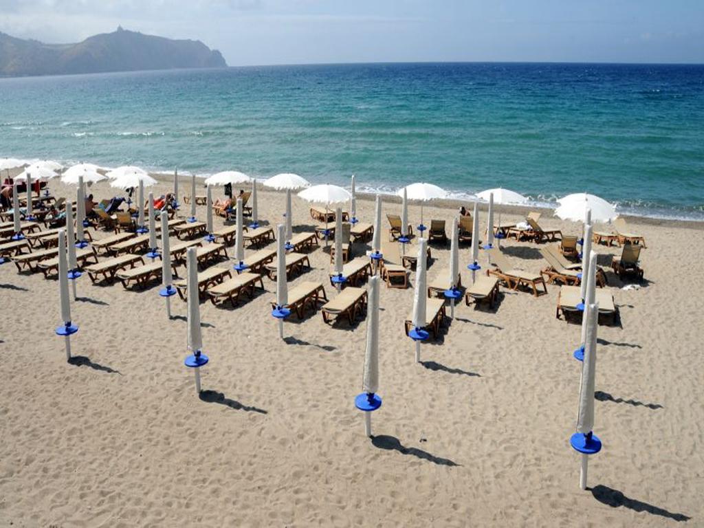 Baia Dei Delfini Aparthotel ฟูร์นารี ภายนอก รูปภาพ