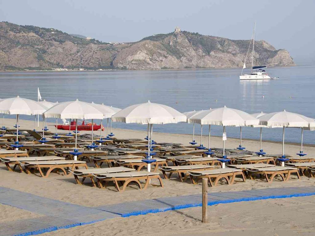 Baia Dei Delfini Aparthotel ฟูร์นารี ภายนอก รูปภาพ