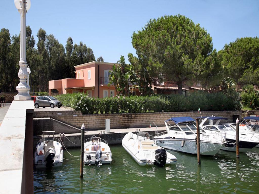 Baia Dei Delfini Aparthotel ฟูร์นารี ภายนอก รูปภาพ