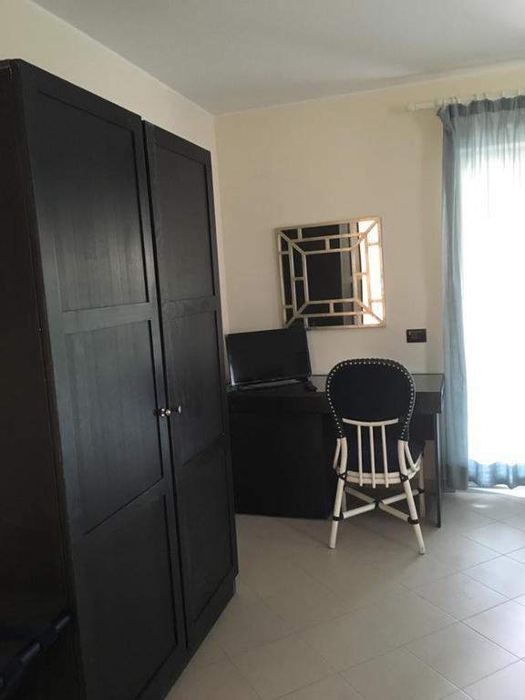 Baia Dei Delfini Aparthotel ฟูร์นารี ภายนอก รูปภาพ