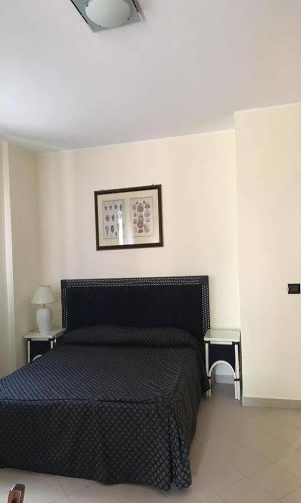 Baia Dei Delfini Aparthotel ฟูร์นารี ภายนอก รูปภาพ