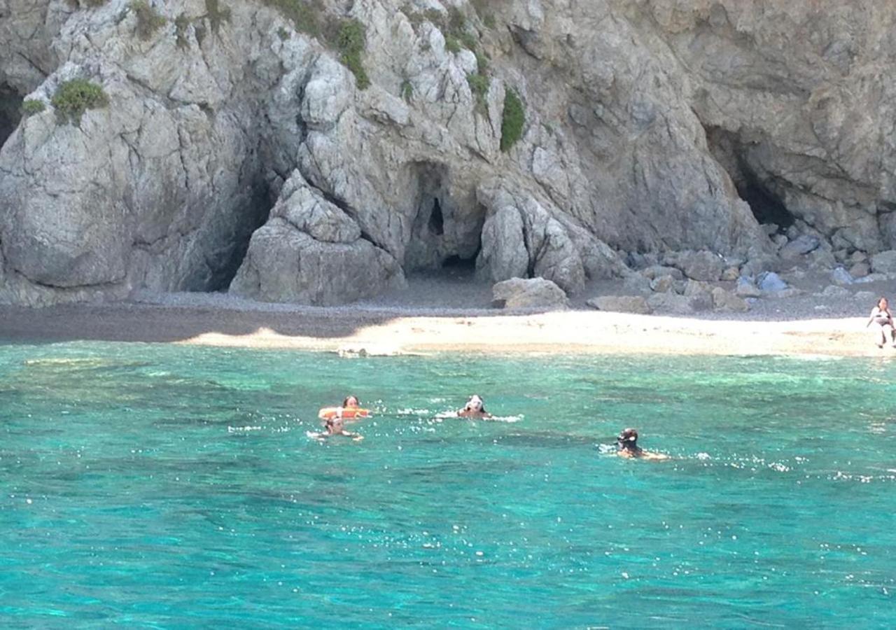 Baia Dei Delfini Aparthotel ฟูร์นารี ภายนอก รูปภาพ