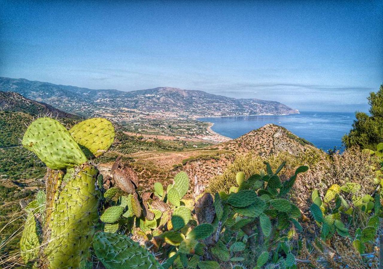 Baia Dei Delfini Aparthotel ฟูร์นารี ภายนอก รูปภาพ